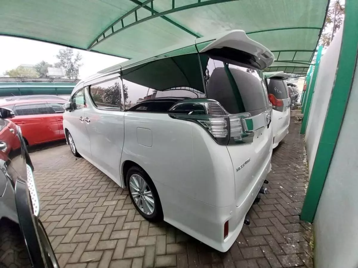 Toyota Alphard   - 2017