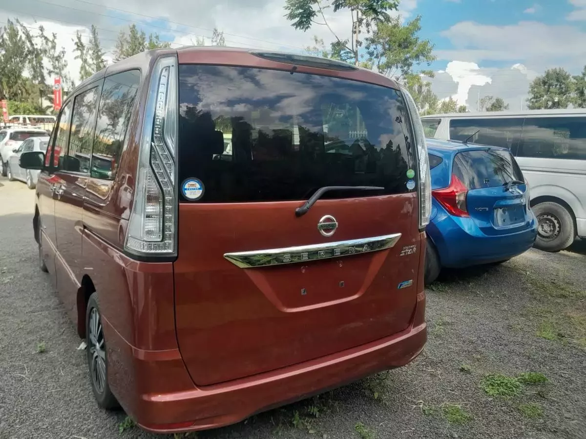 Nissan Serena   - 2016