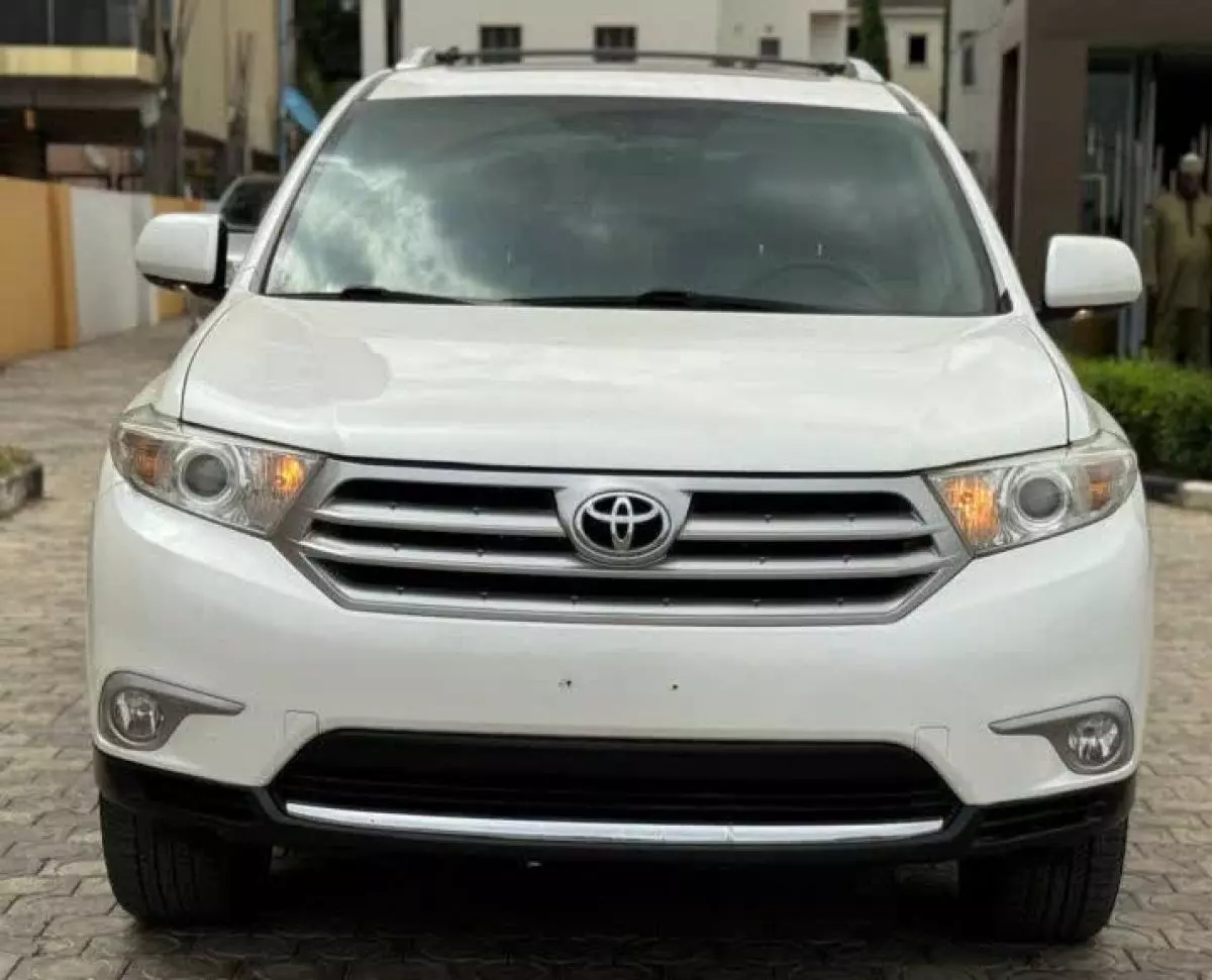 Toyota Highlander   - 2012