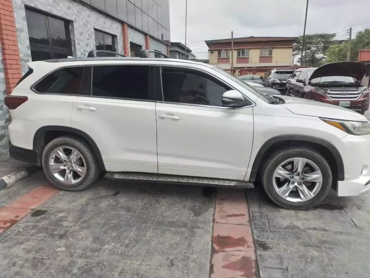 Toyota Highlander   - 2014