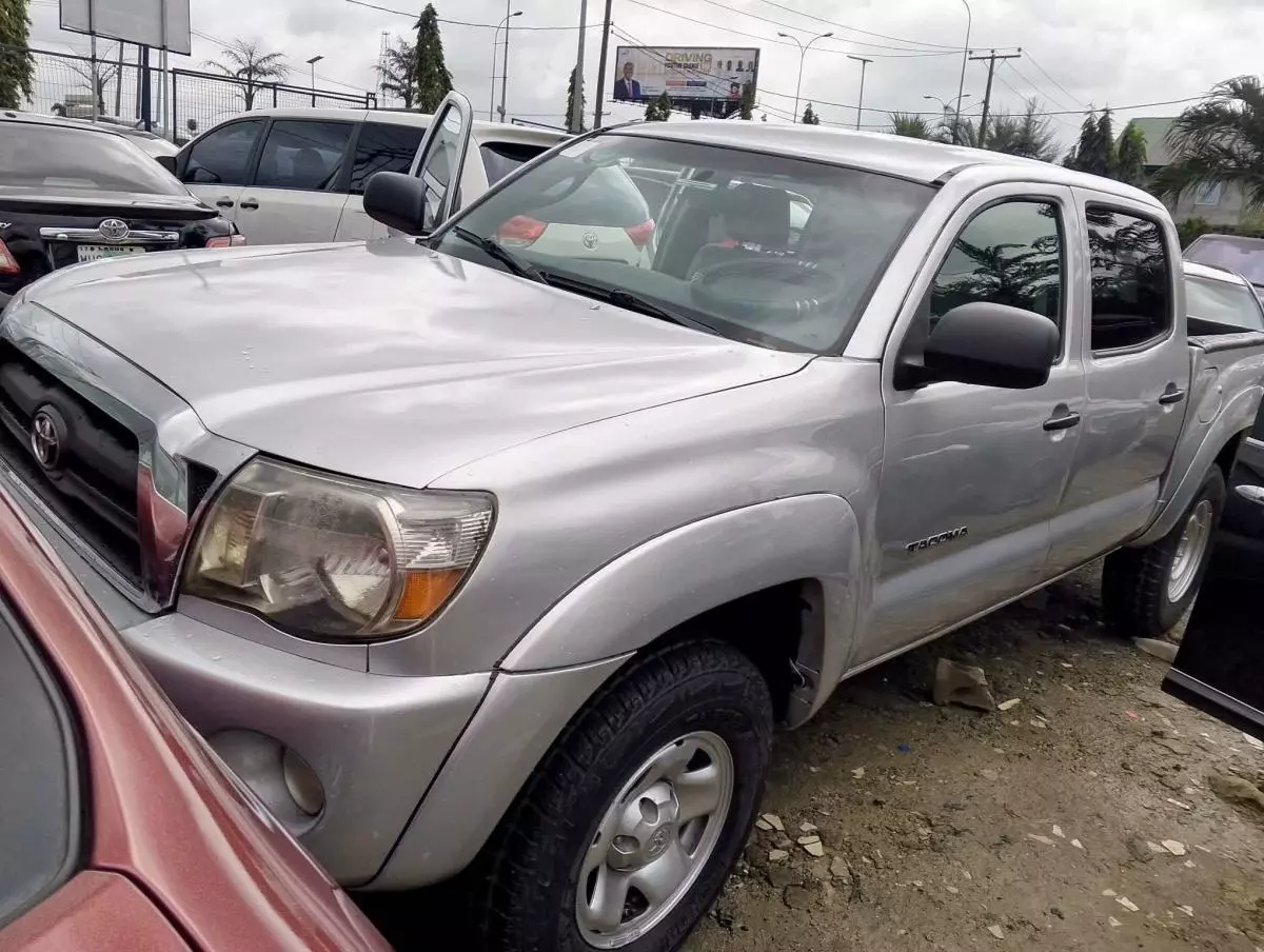 Toyota Tacoma   - 2008