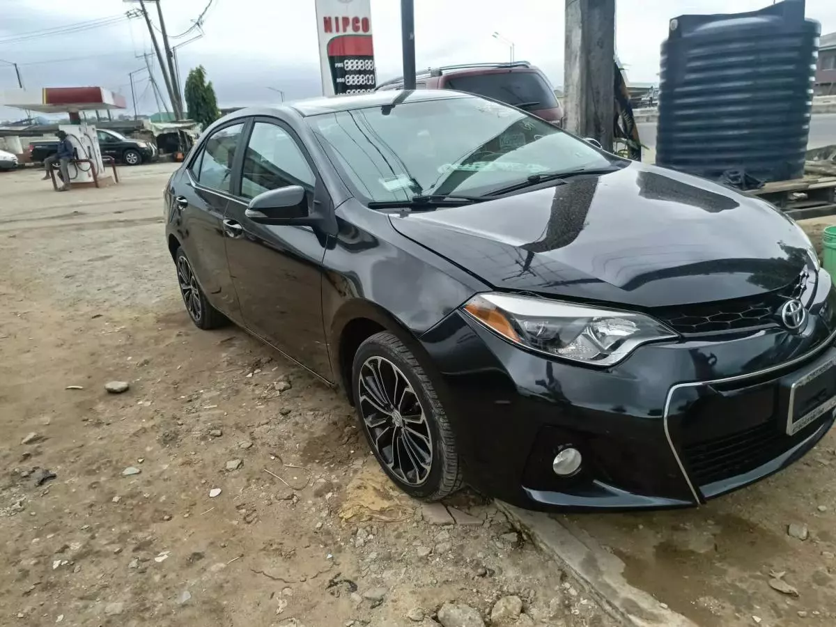 Toyota Corolla   - 2015