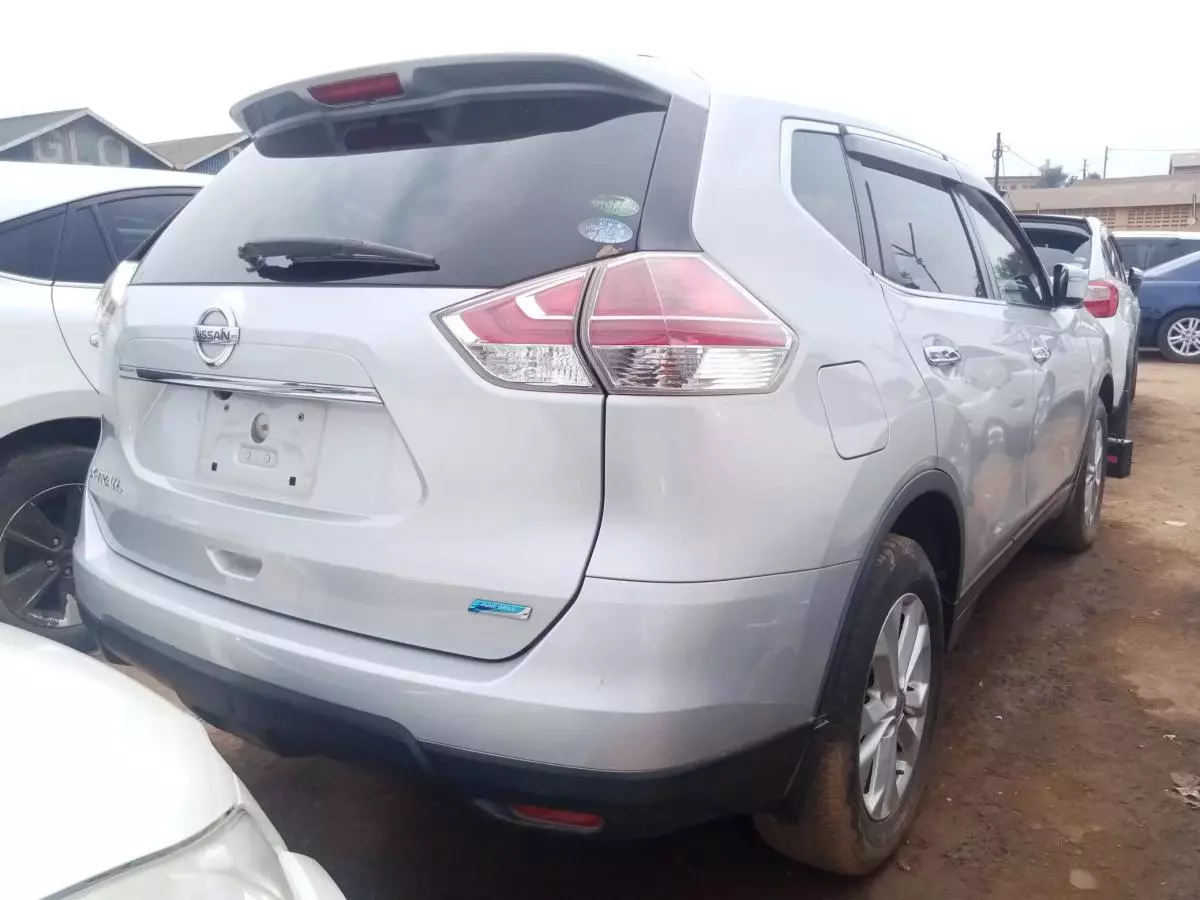 Nissan X-Trail   - 2015