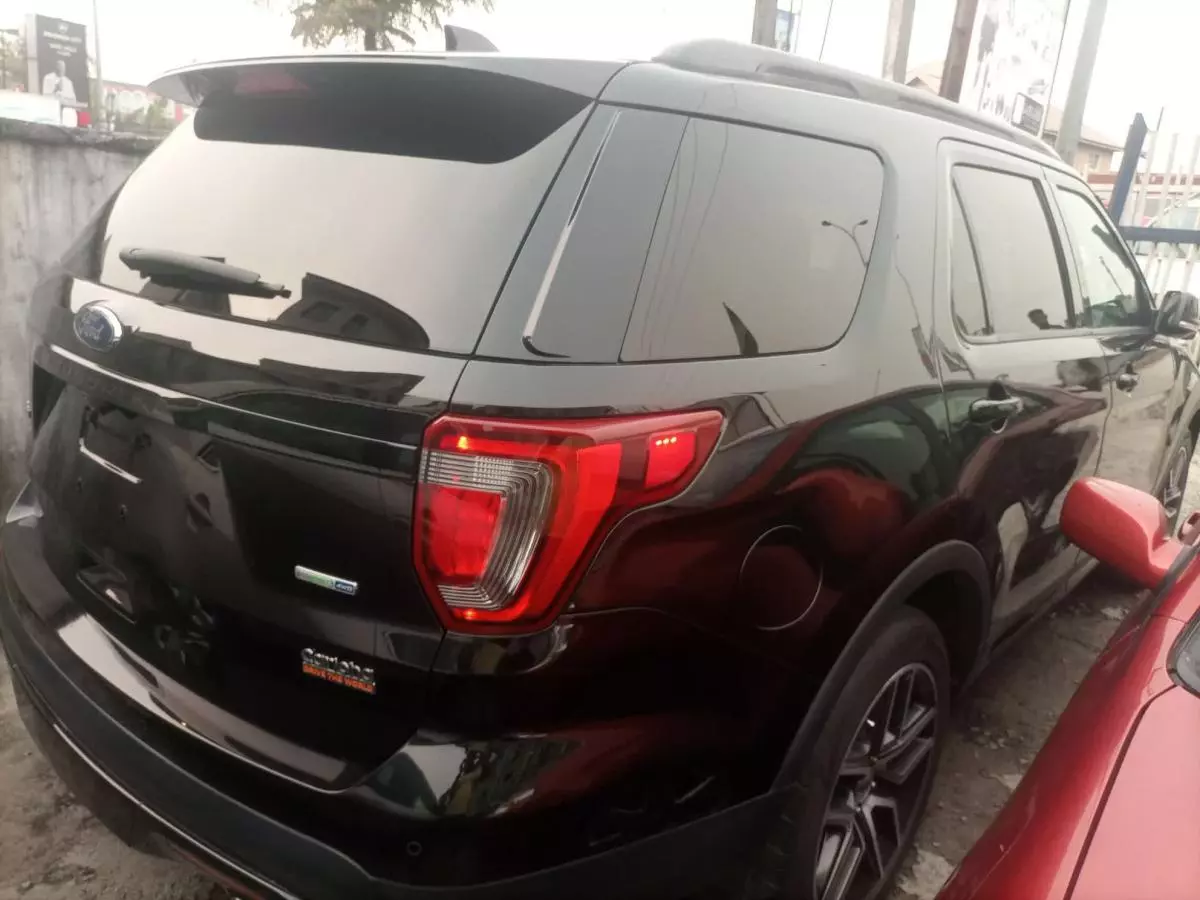 Ford Explorer - 2016