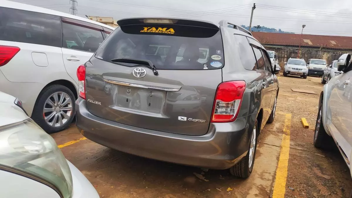 Toyota Fielder    - 2009