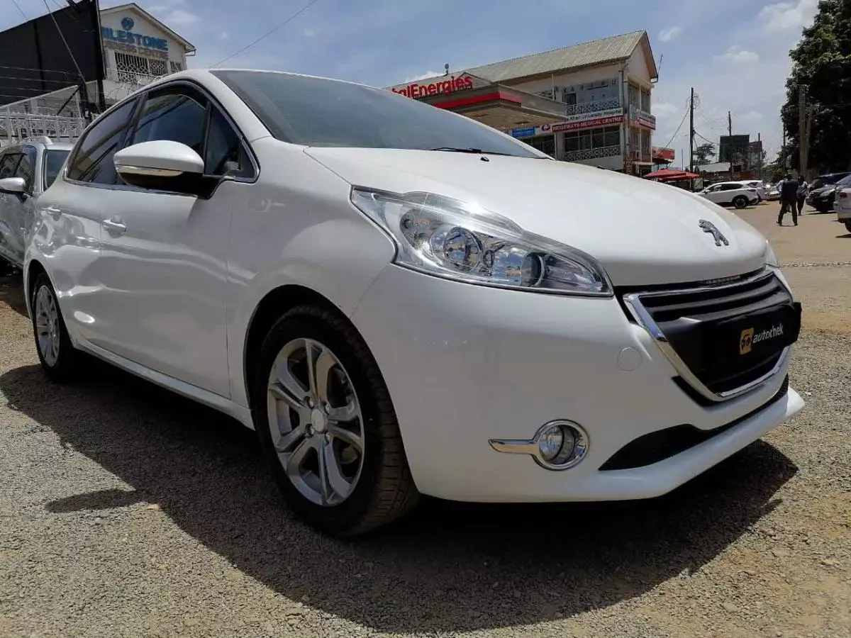 Peugeot 208 - 2015