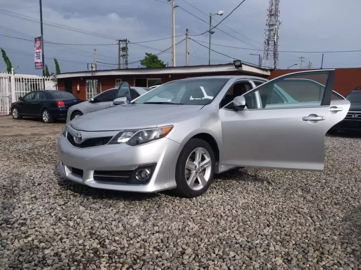 Toyota Camry   - 2014