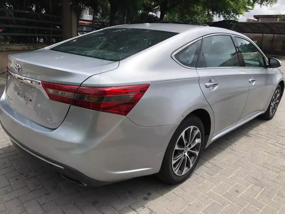 Toyota Avalon   - 2016