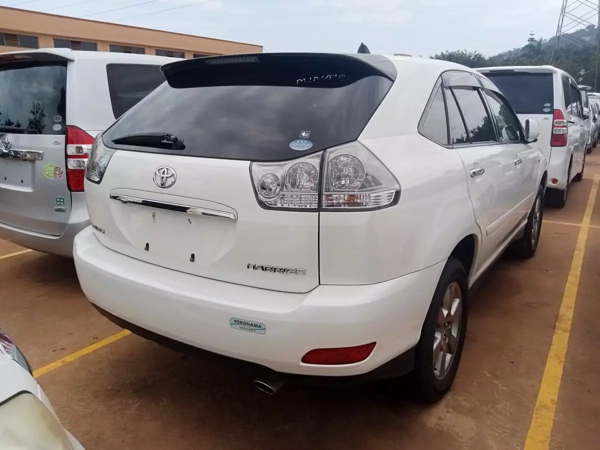 Toyota Harrier   - 2011