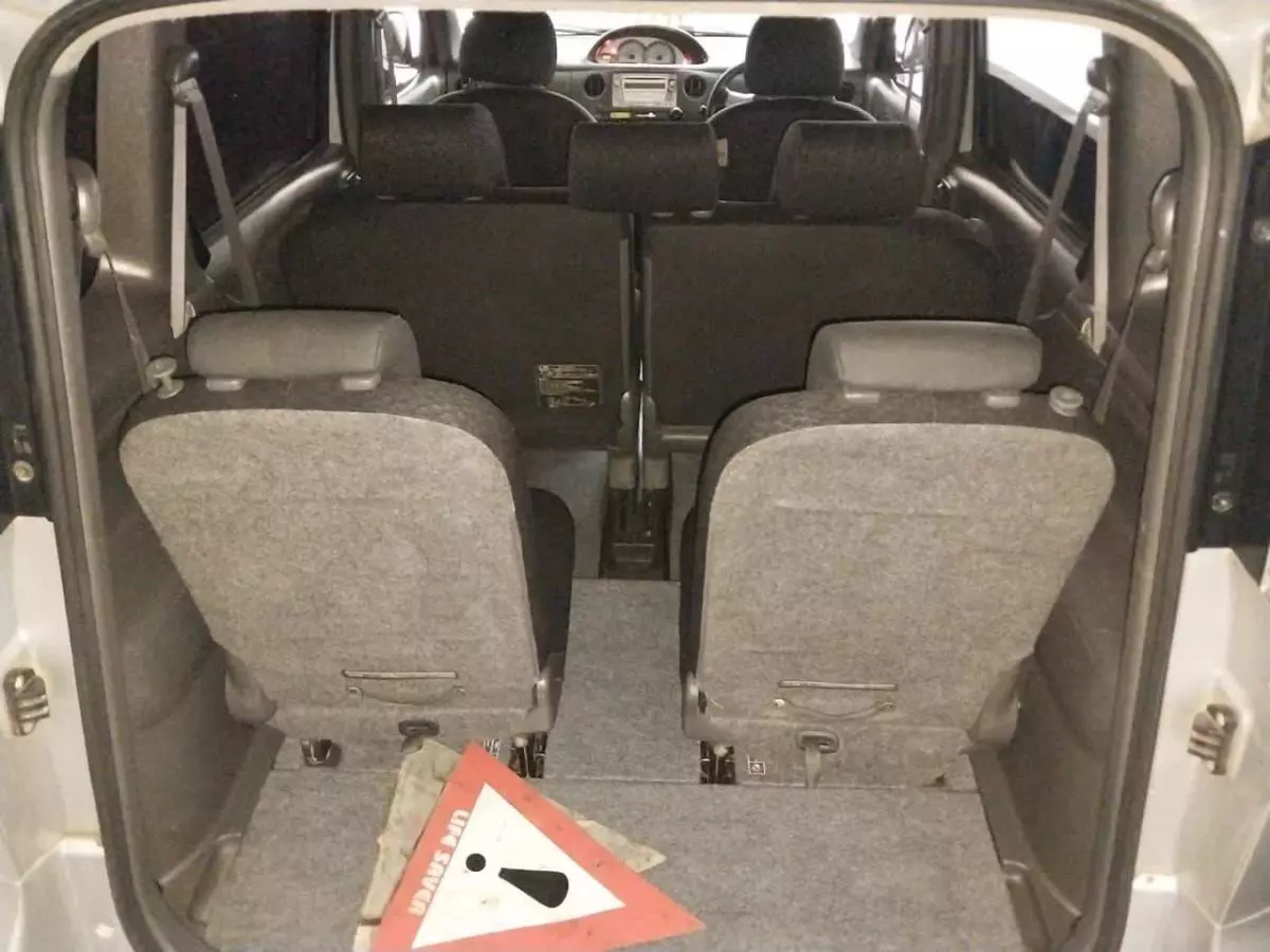 Toyota Sienta   - 2015