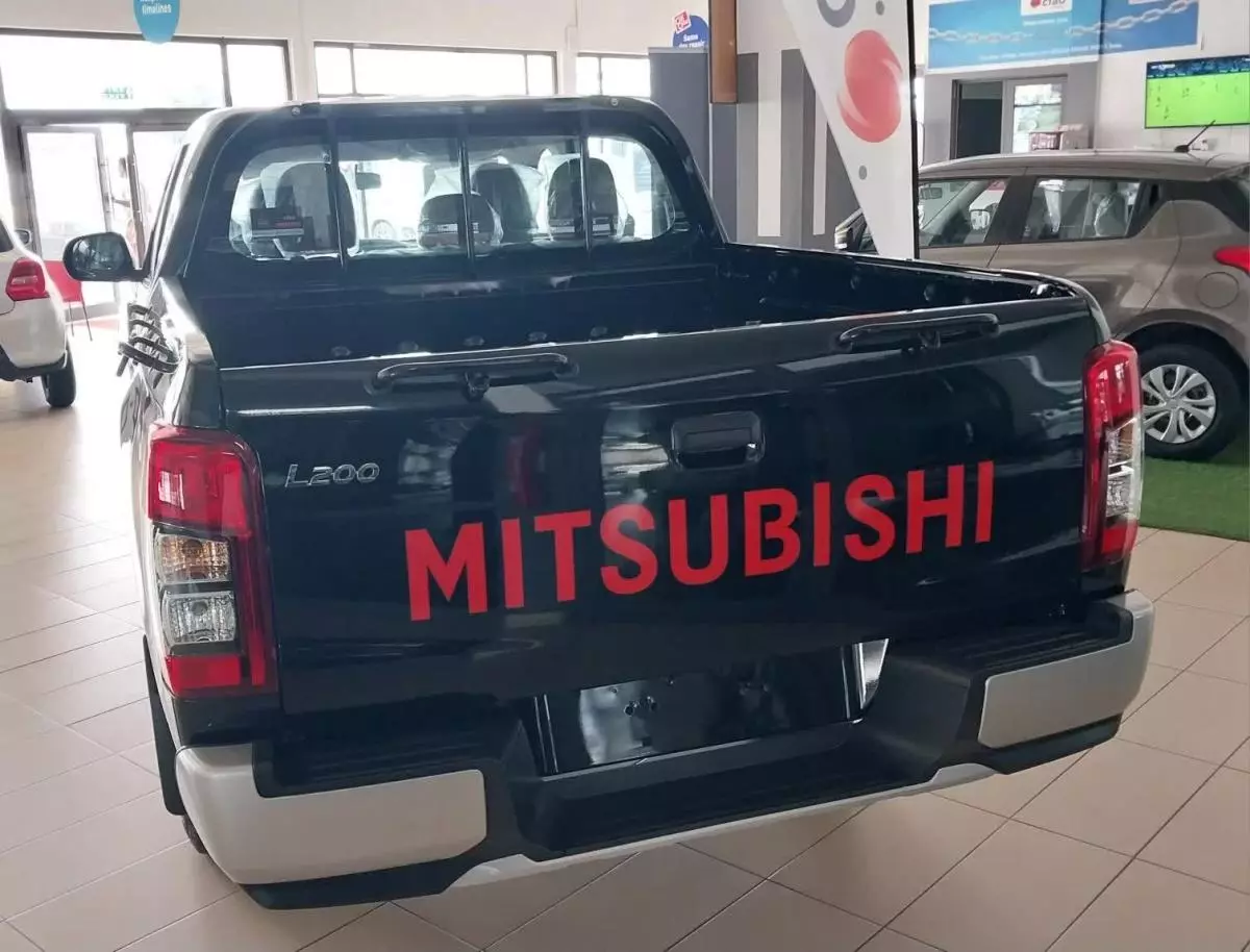 Mitsubishi L200   - 2023