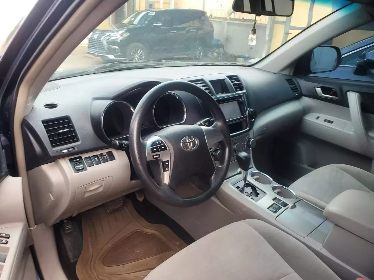 Toyota Highlander   - 2014