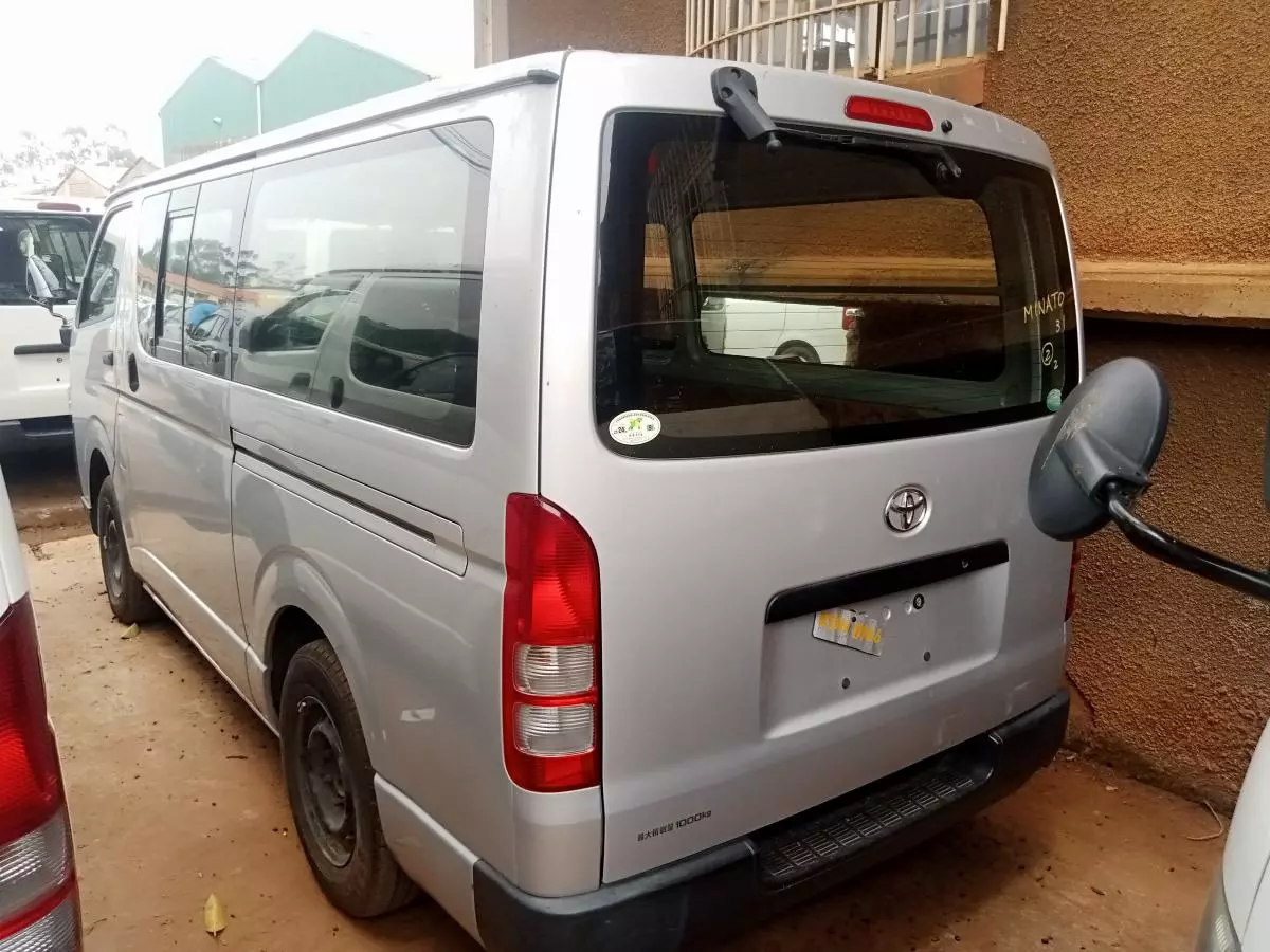 Toyota Hiace   - 2014