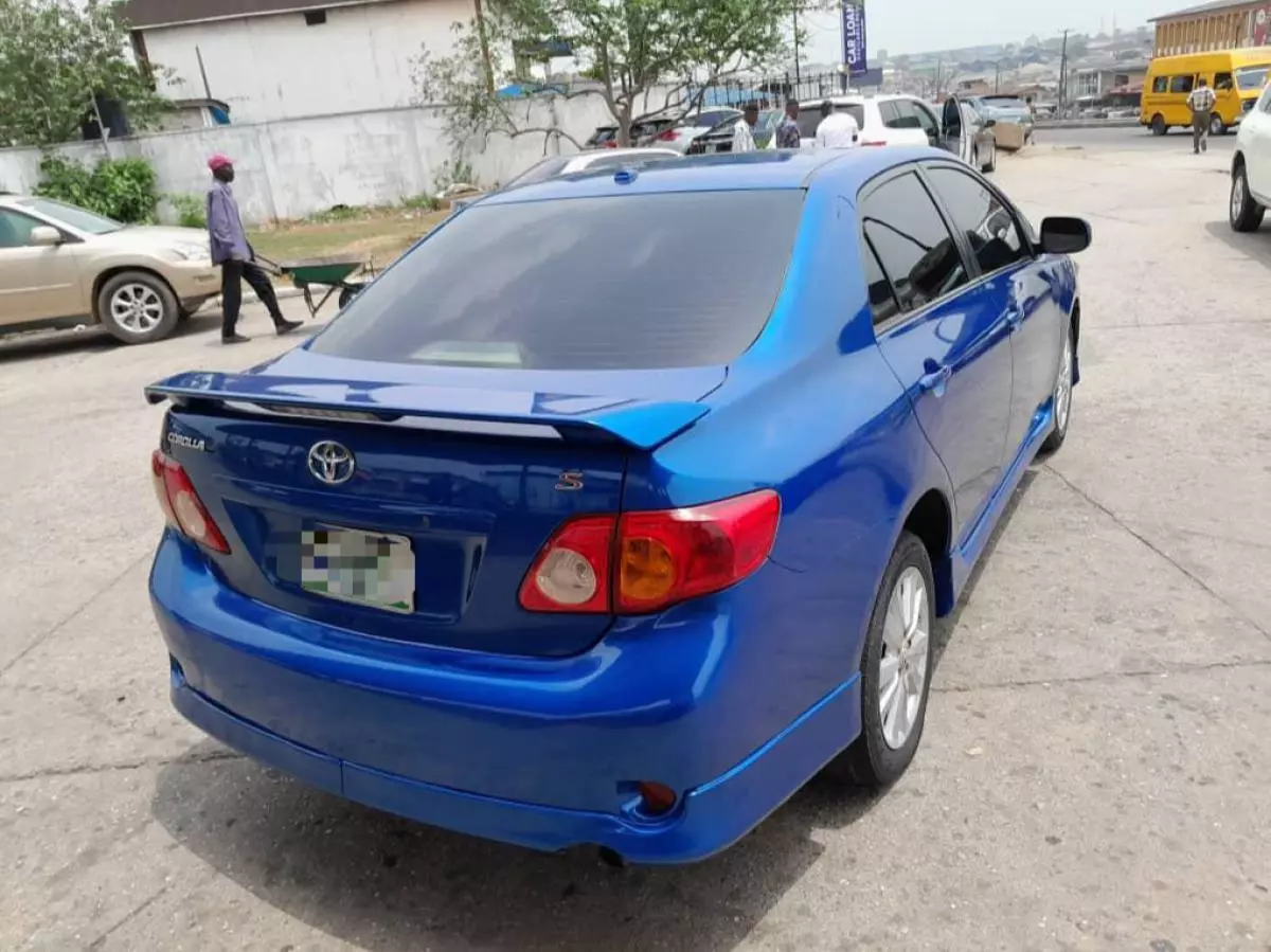 Toyota Corolla   - 2010