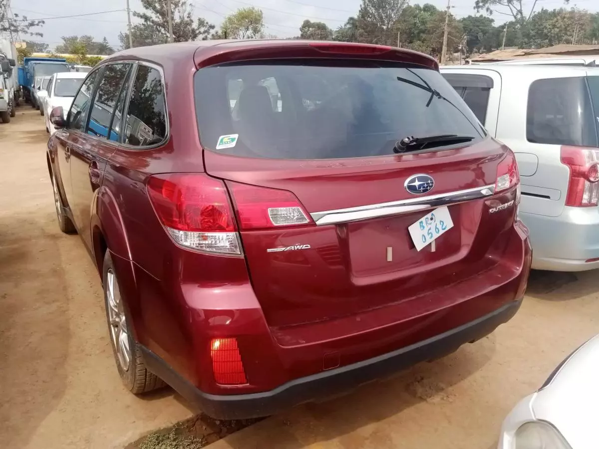 Subaru Outback   - 2010