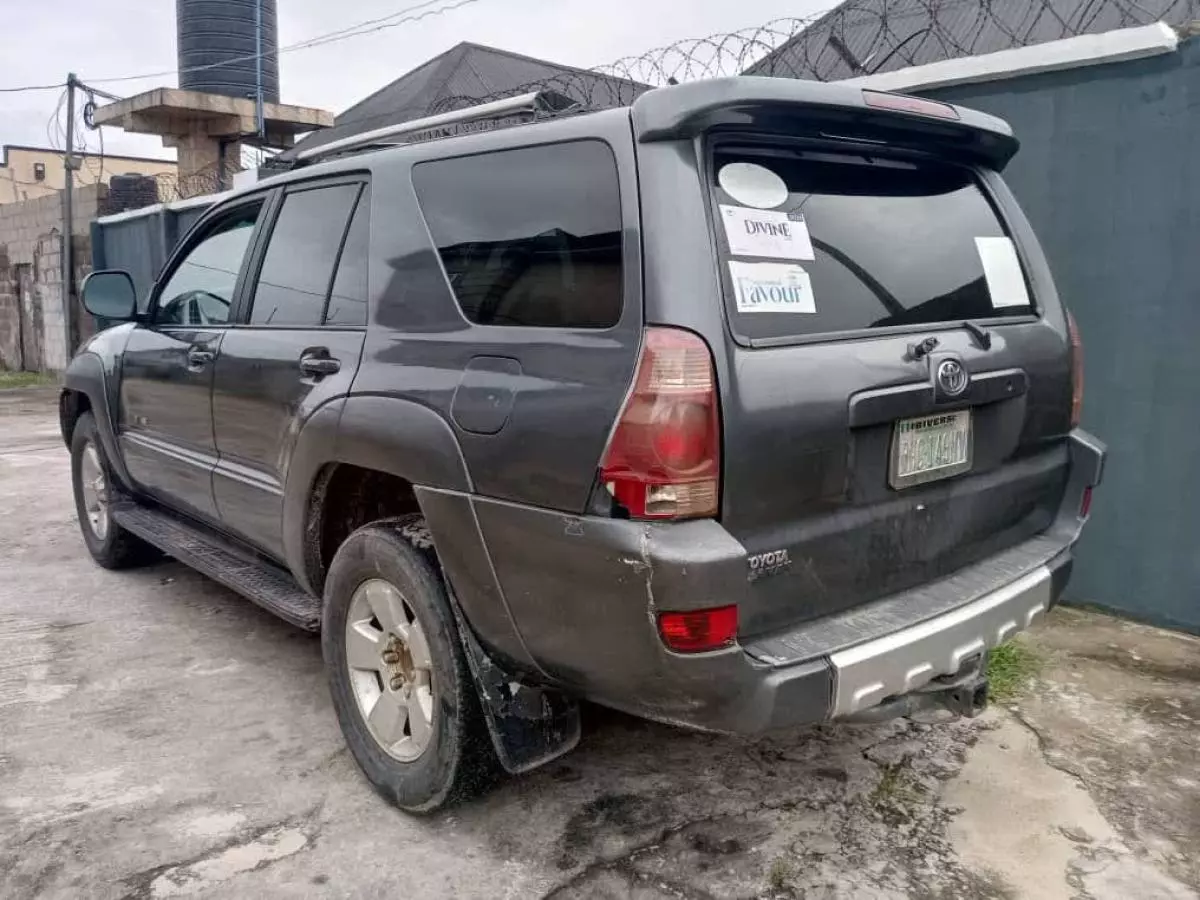 Toyota 4-Runner   - 2004