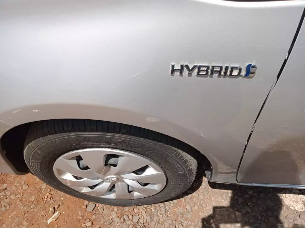 Toyota vitz hybrid   - 2017