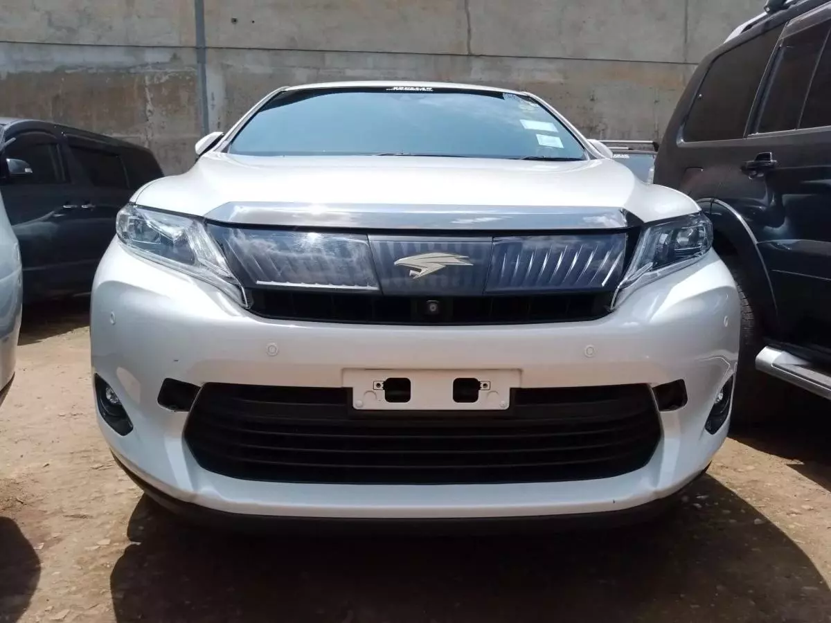 Toyota Harrier   - 2016