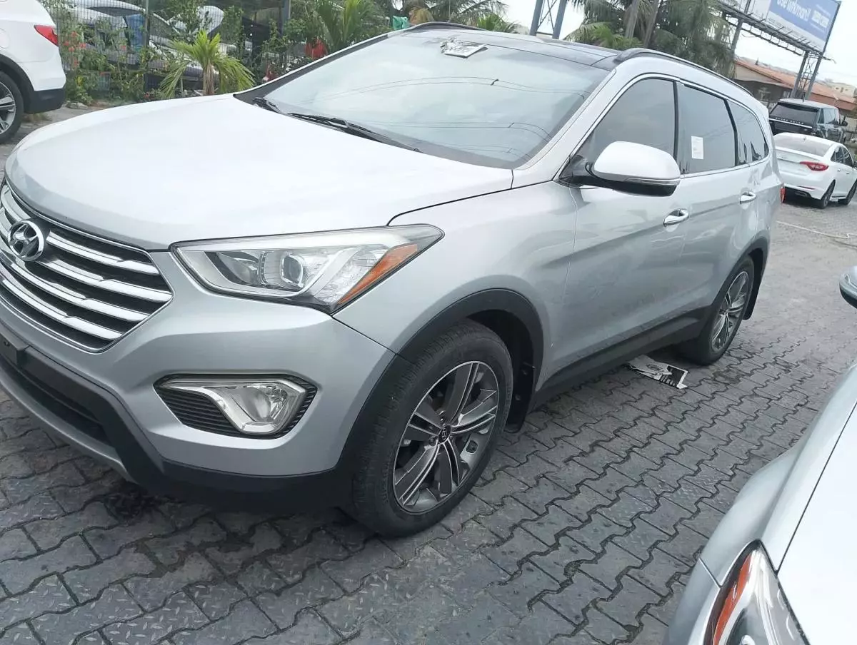 Hyundai Santa Fe   - 2011