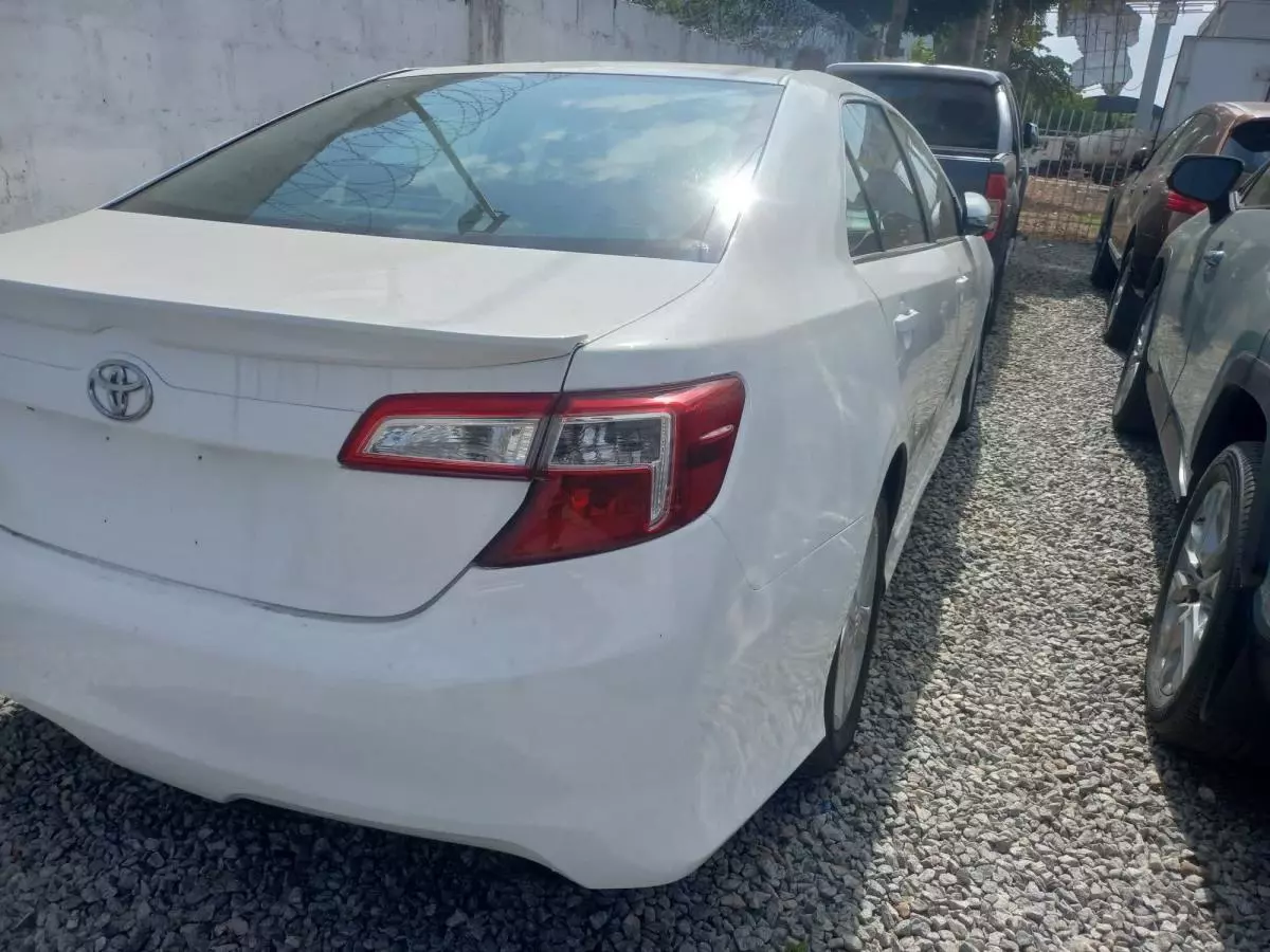 Toyota Camry   - 2014