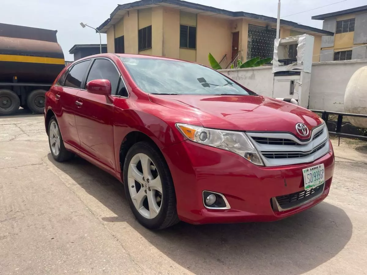 Toyota Venza   - 2012