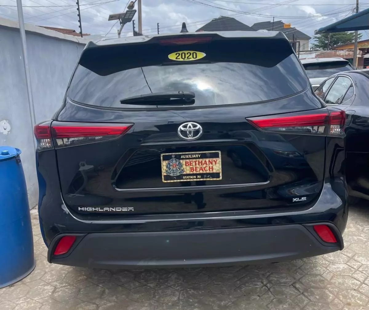 Toyota Highlander   - 2020