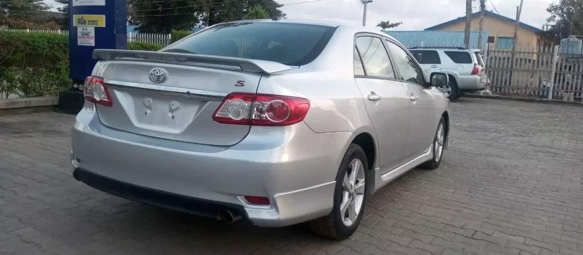 Toyota Corolla   - 2011