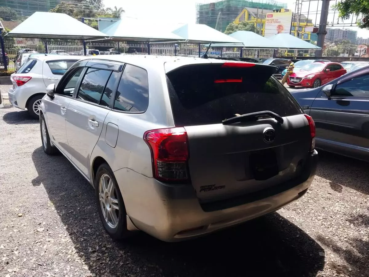 Toyota Fielder hybrid    - 2013