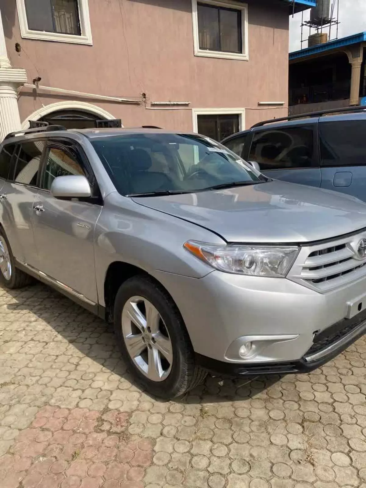 Toyota Highlander   - 2013