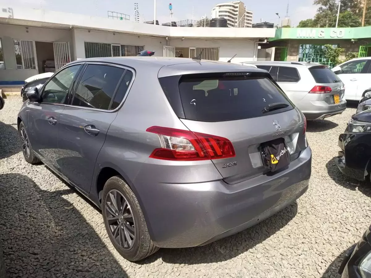Peugeot 308 - 2015