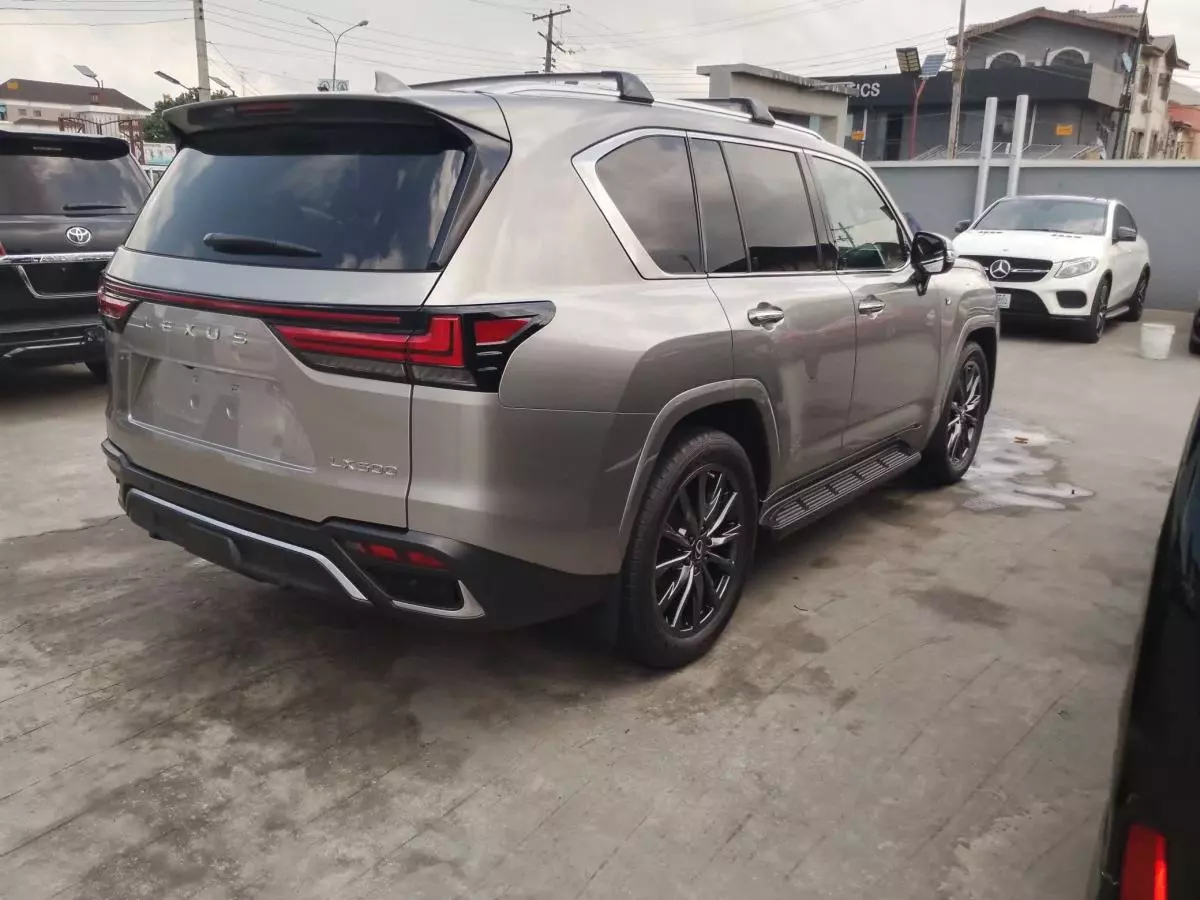 Lexus LX 600   - 2023