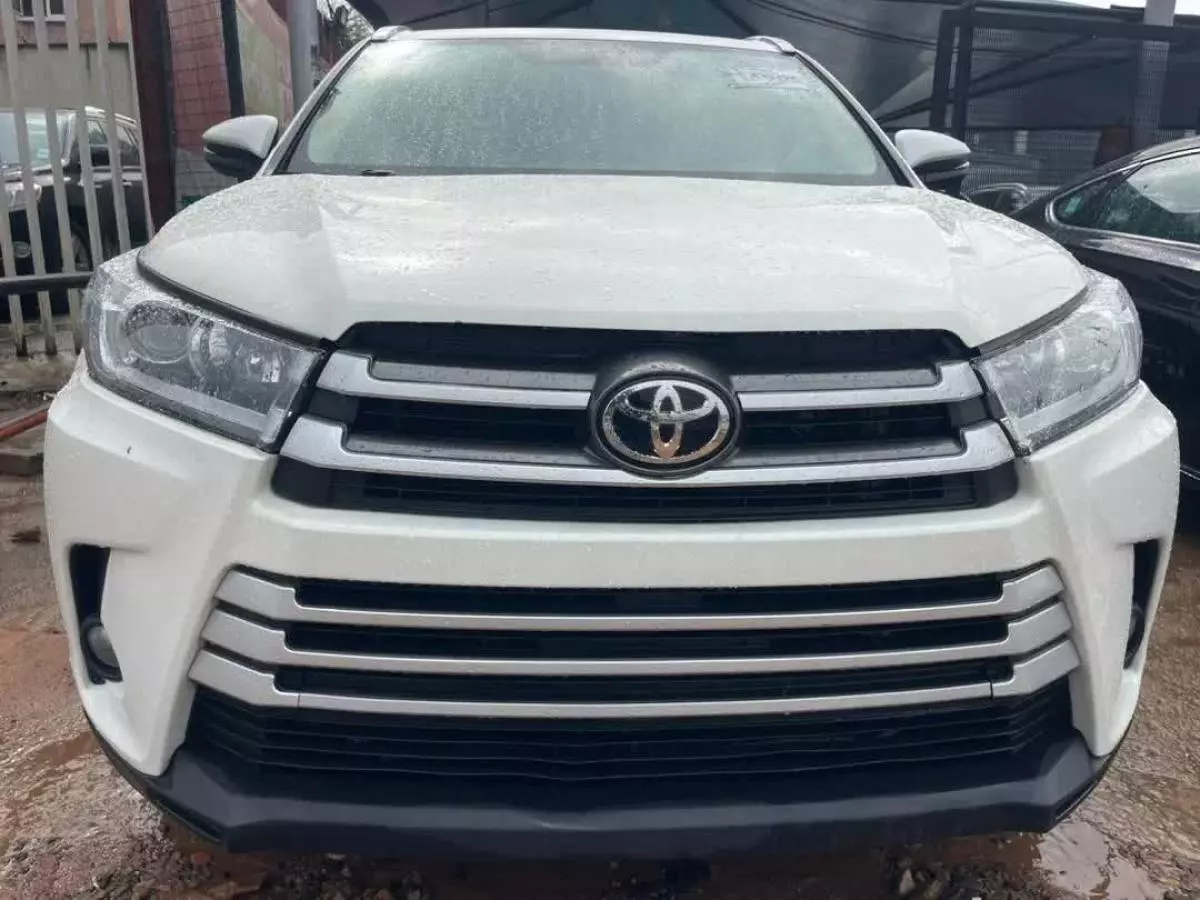 Toyota Highlander   - 2016