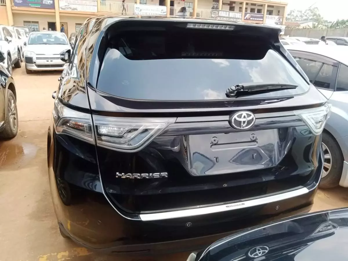 Toyota Harrier   - 2015