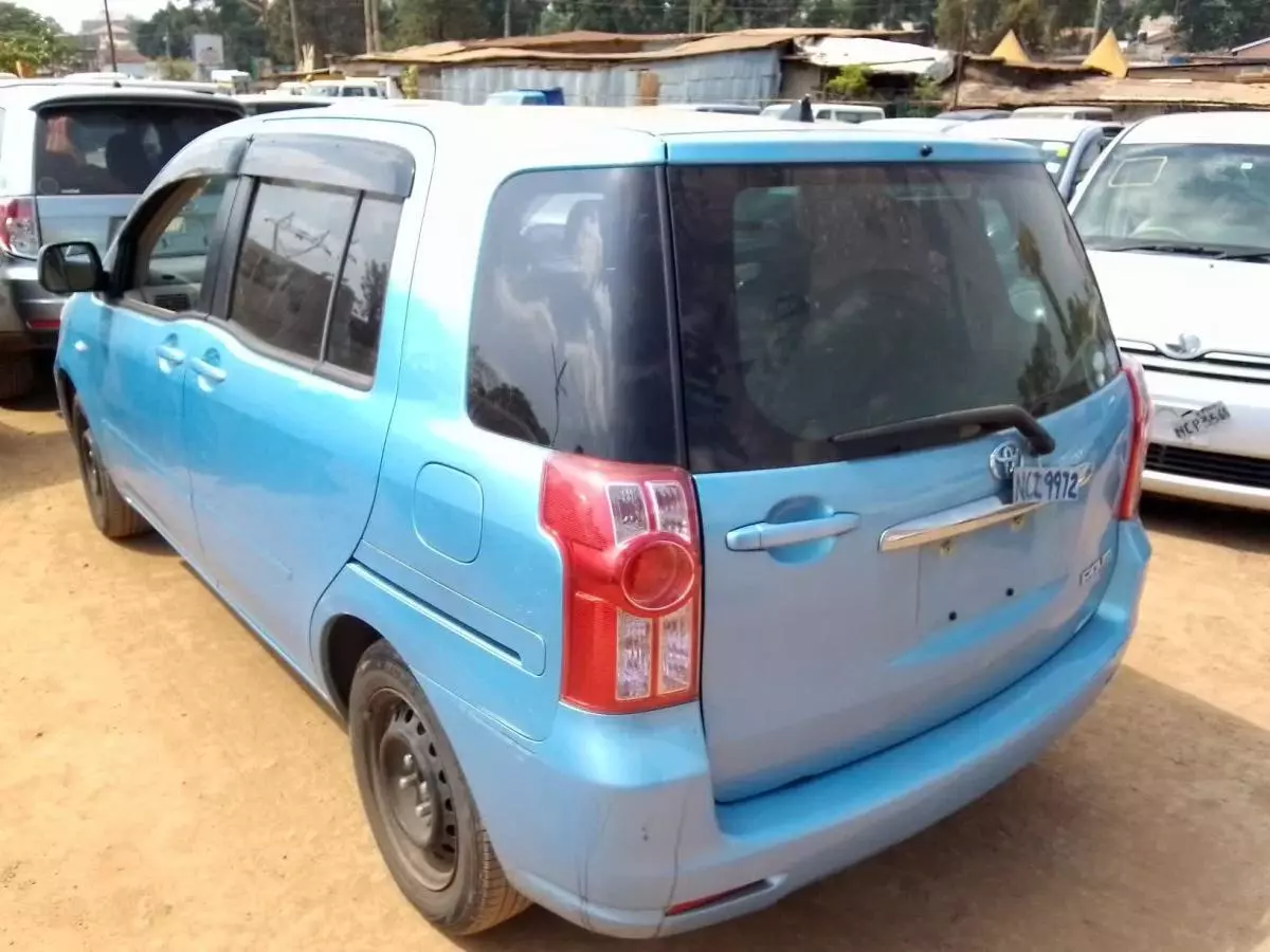 Toyota Raum  - 2009