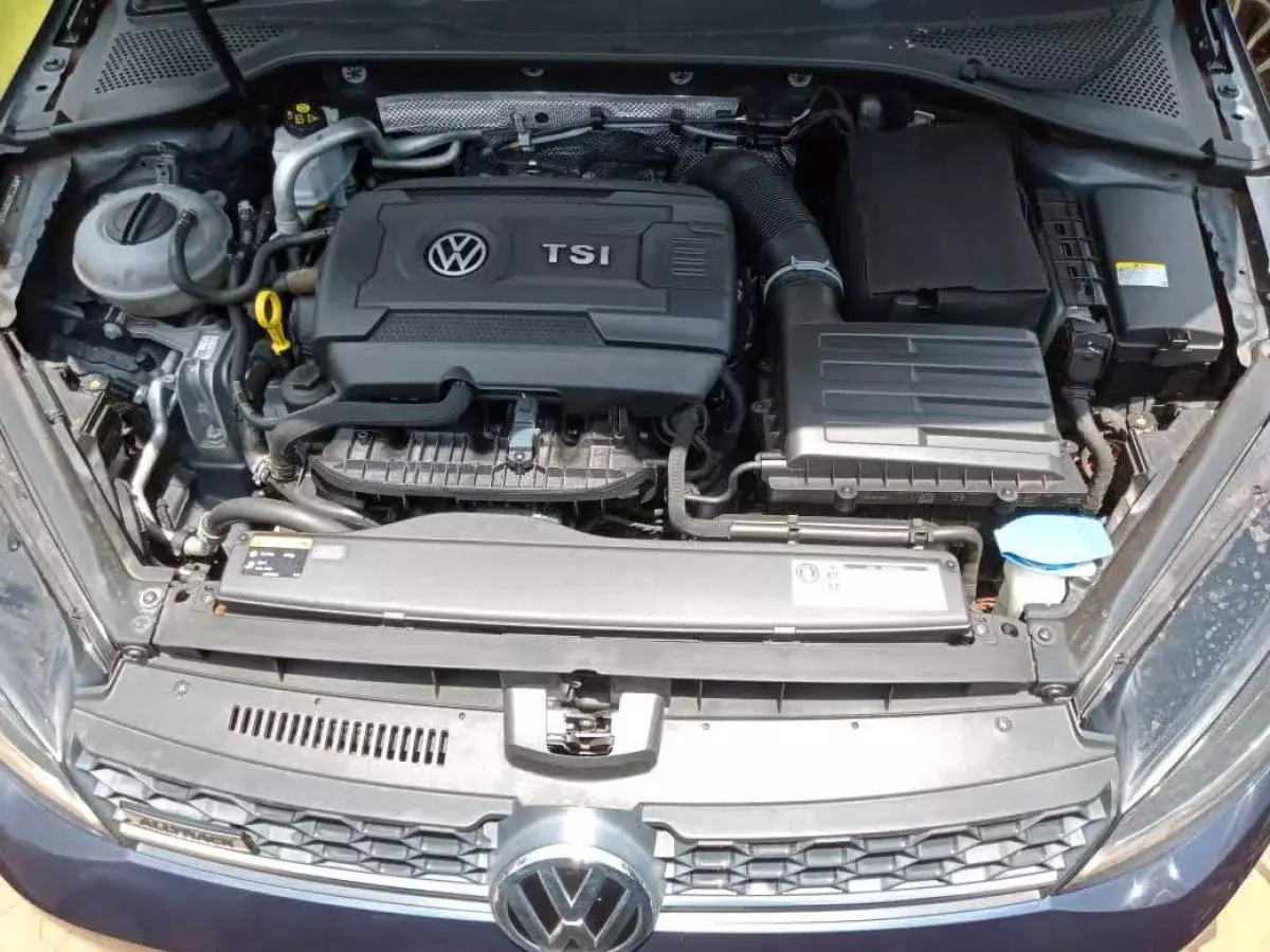 Volkswagen Golf   - 2016
