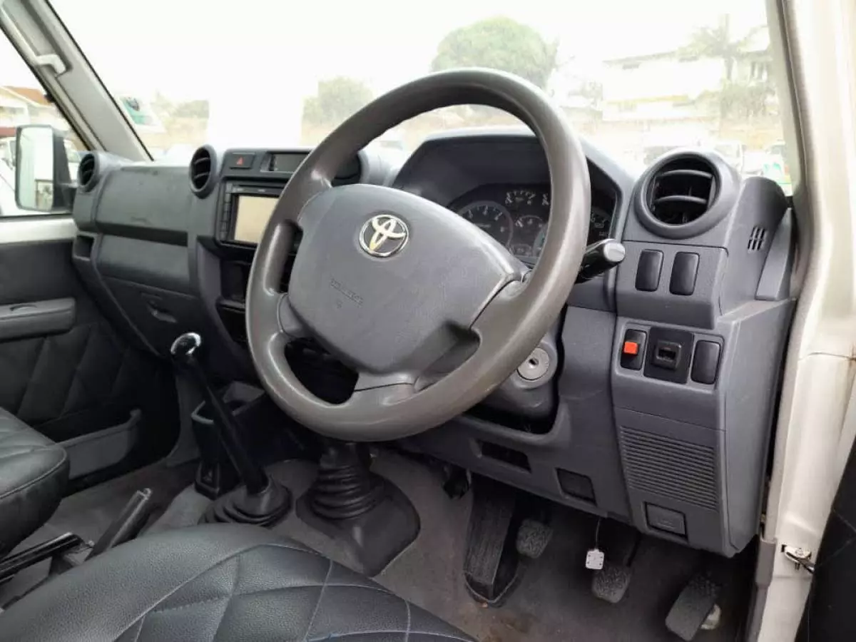 Toyota Land Cruiser   - 2013