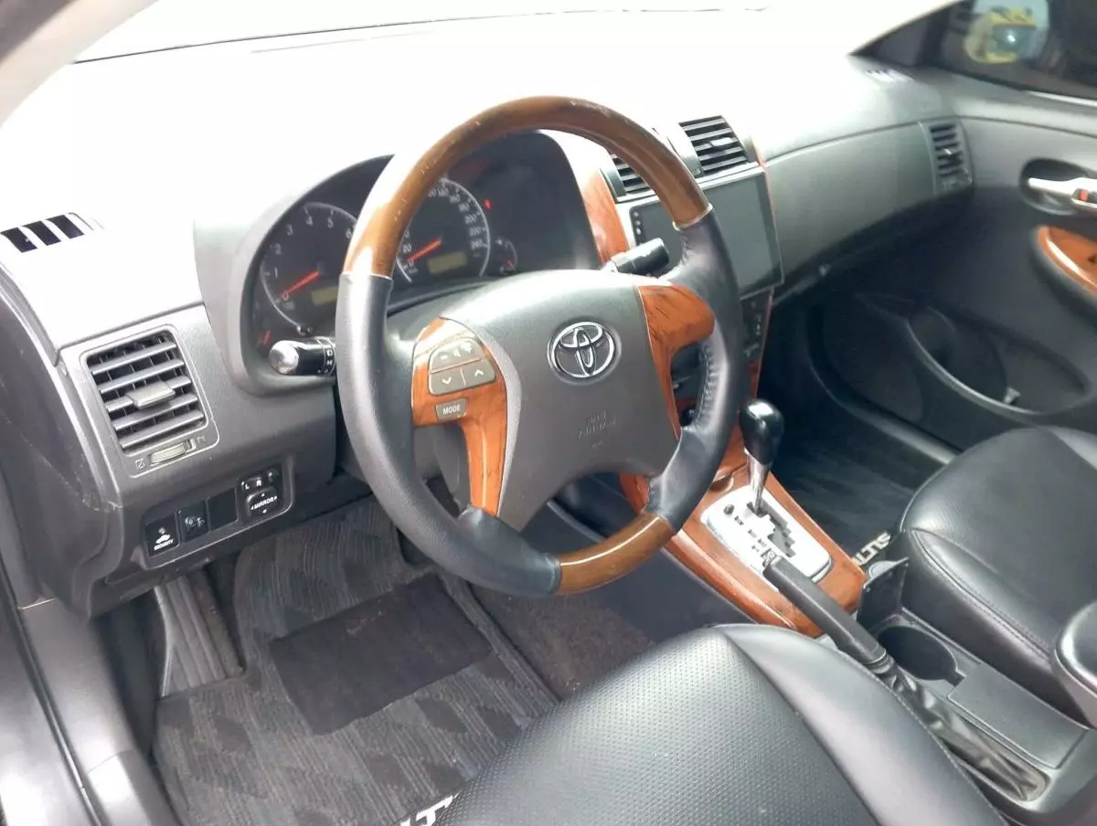 Toyota Corolla   - 2012