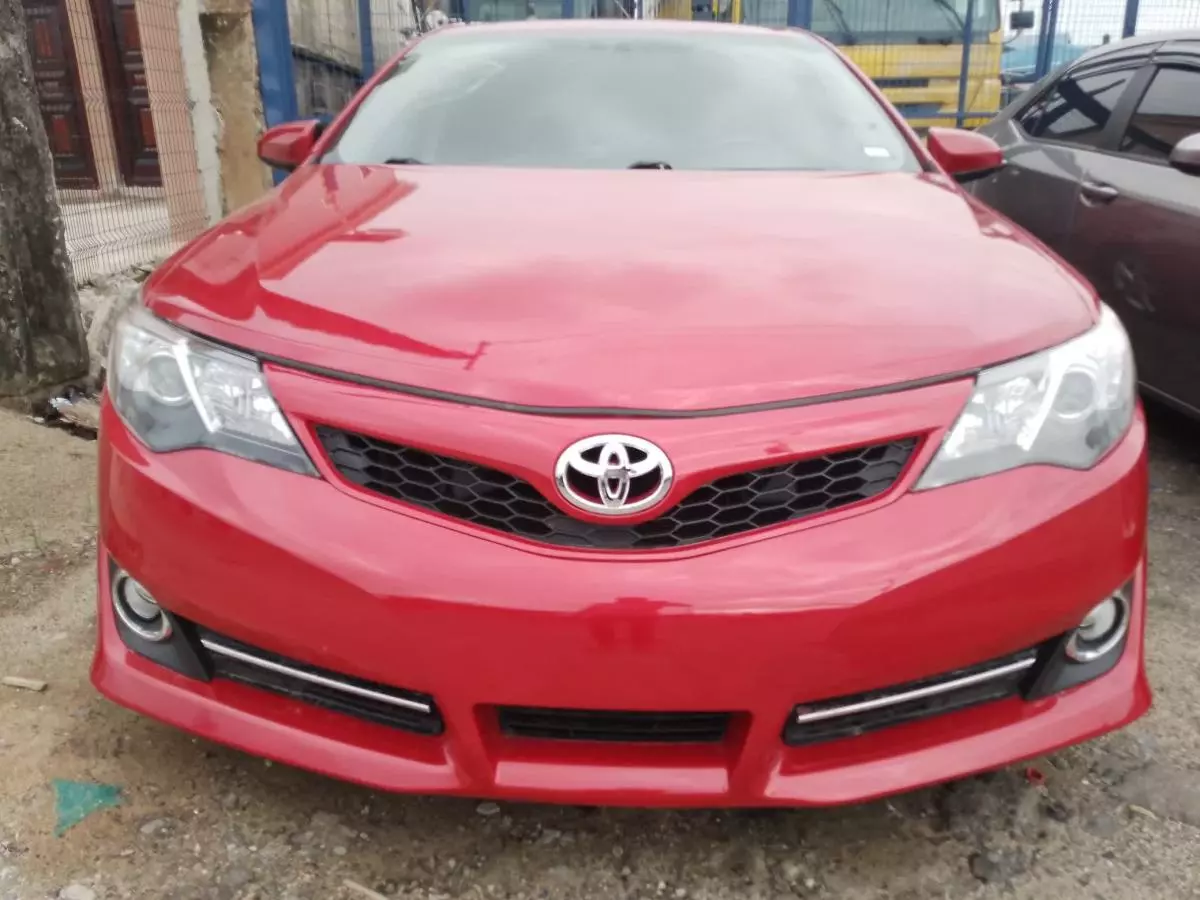 Toyota Camry   - 2012