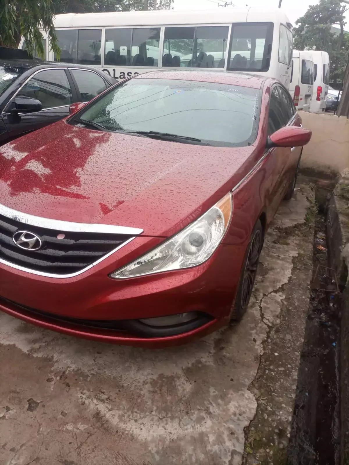 Hyundai Sonata   - 2012