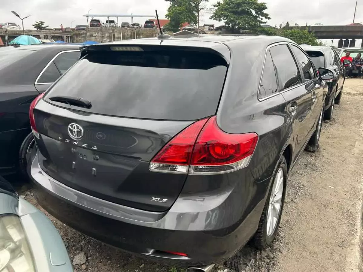 Toyota Venza   - 2013