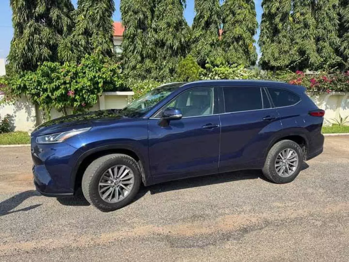 Toyota Highlander   - 2021