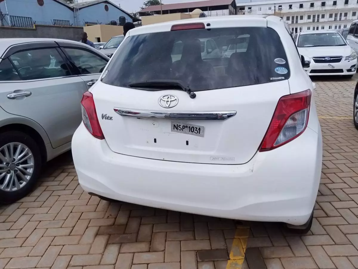 Toyota Vitz   - 2011