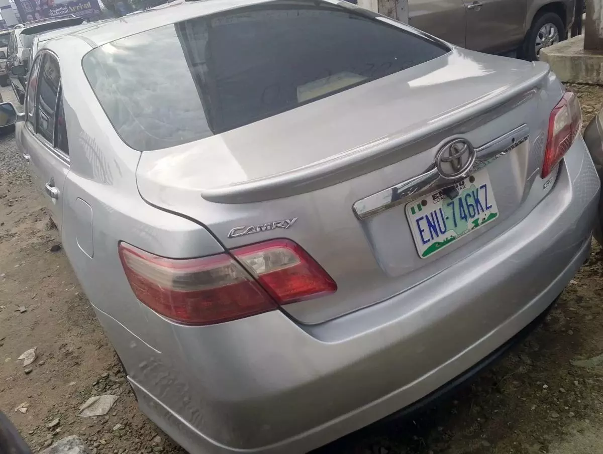 Toyota Camry   - 2005