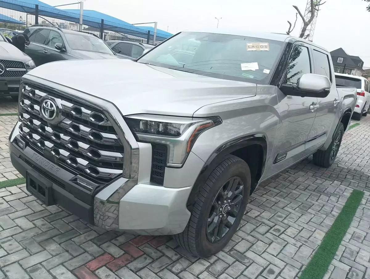 Toyota Tundra   - 2022