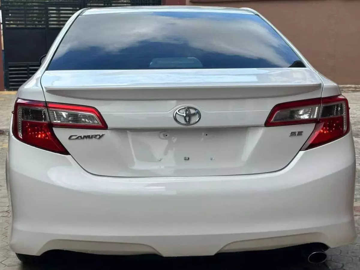 Toyota Camry   - 2012