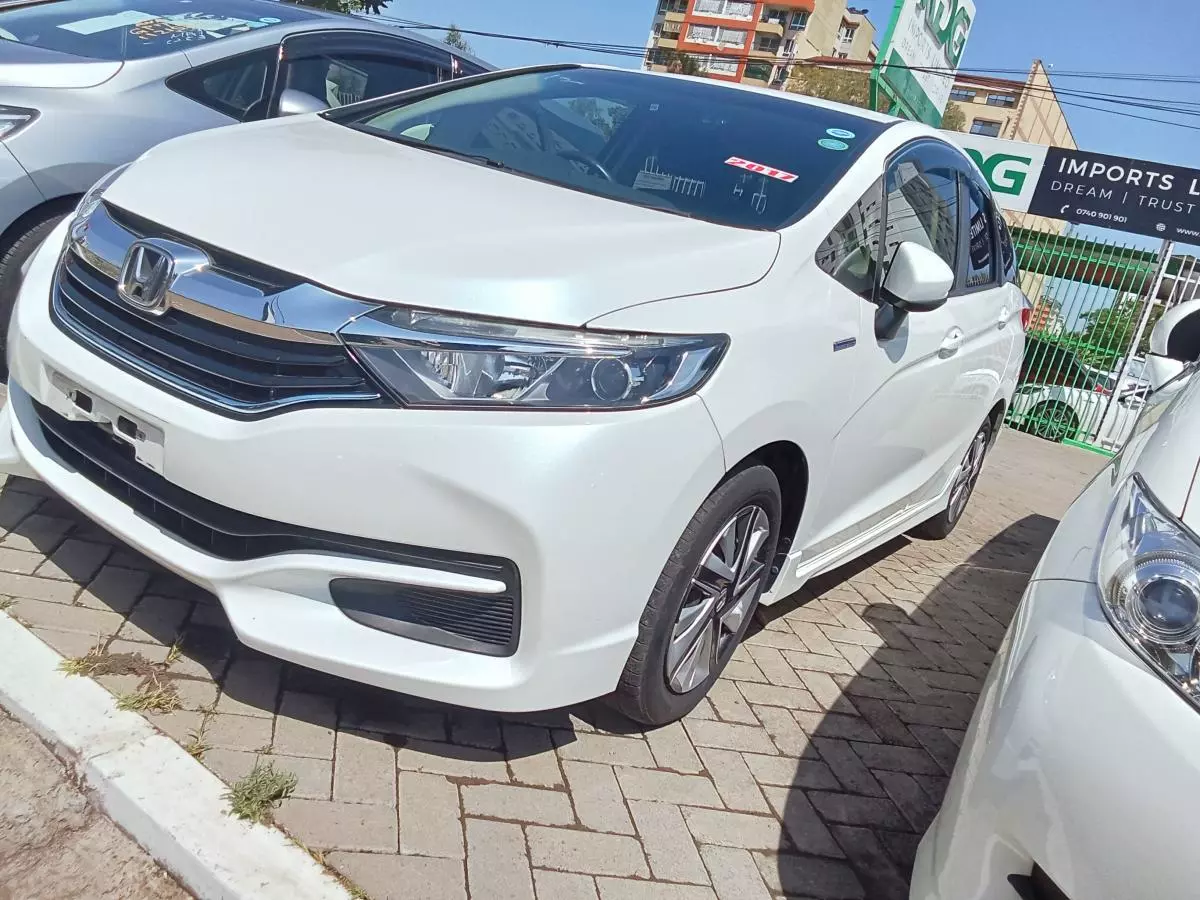 Honda Fit shuttle hybrid   - 2017