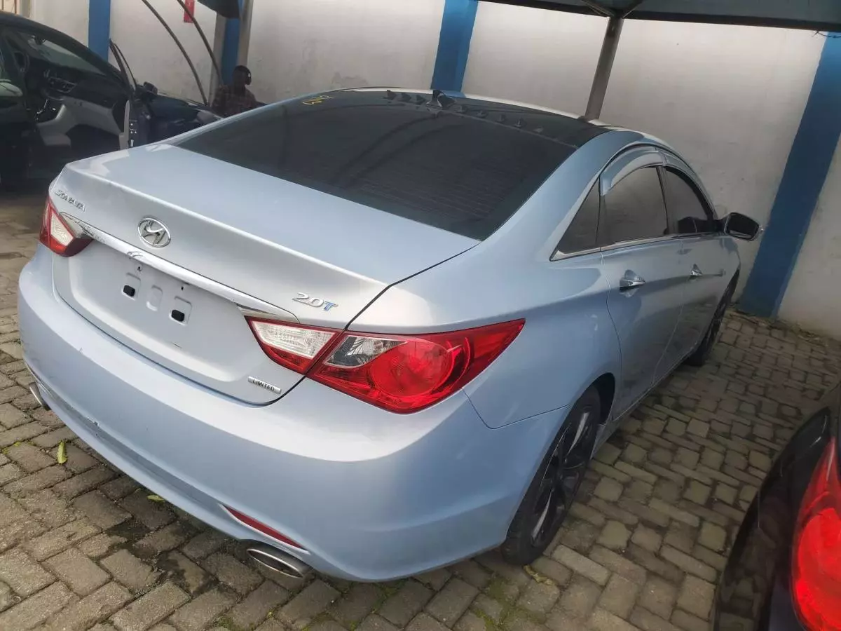 Hyundai Sonata   - 2012