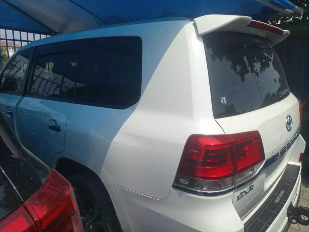 Toyota Land Cruiser - 2011