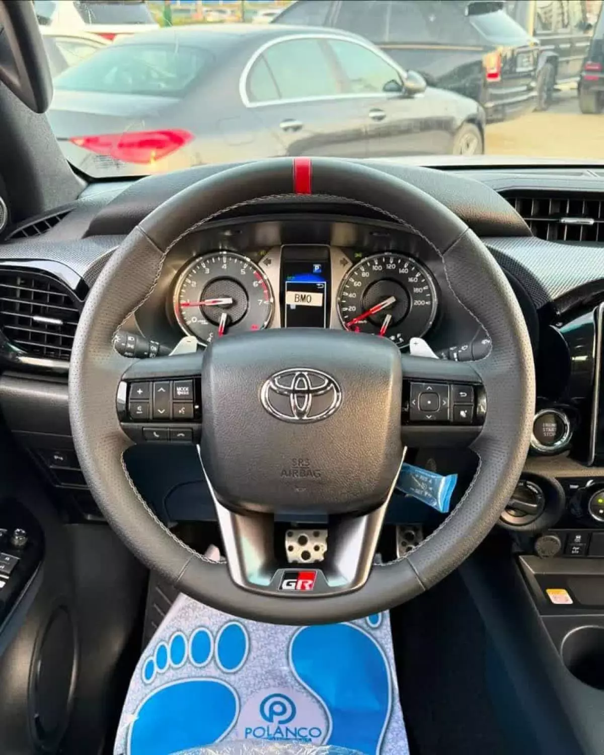 Toyota Hilux    - 2024