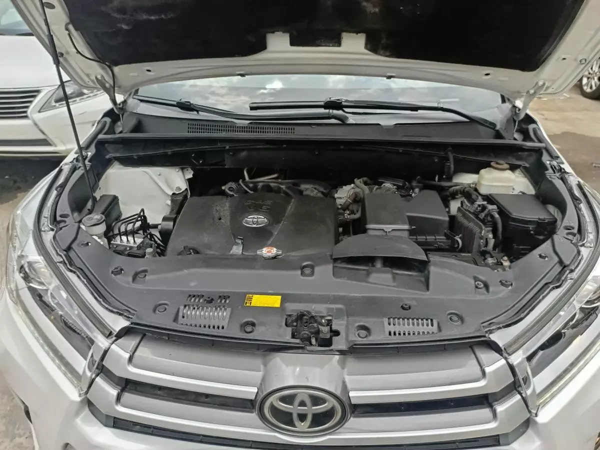 Toyota Highlander   - 2018